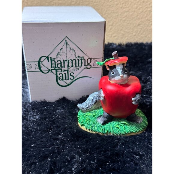 Fritz & Floyd Charming Tails Collectible "Stewarts Apple Costume" Figurine - Picture 1 of 6